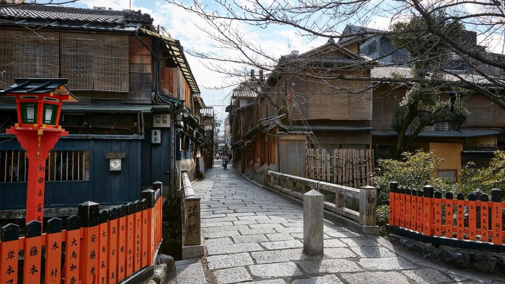 CNNTravel's tweet photo. Kyoto: The world's most photogenic city?: https://t.co/99qqA5C3Tb https://t.co/S7gAI4SdEQ