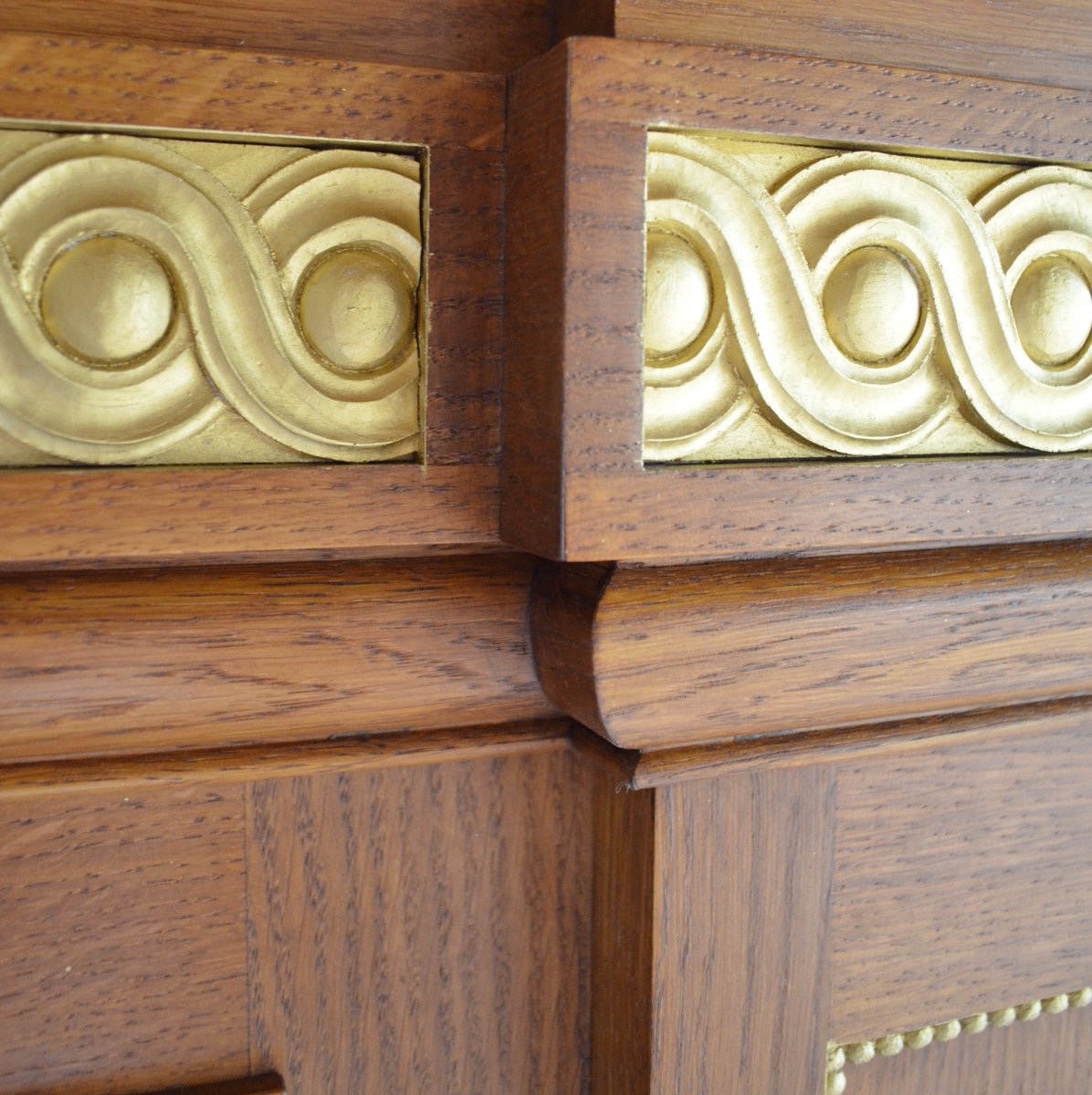 UK_APF's tweet photo. Our finishing workshop provides samples and prototypes for each project making your choice easy. #boiserie #wainscoting #designer #architect https://t.co/jzrFnwD6ax
