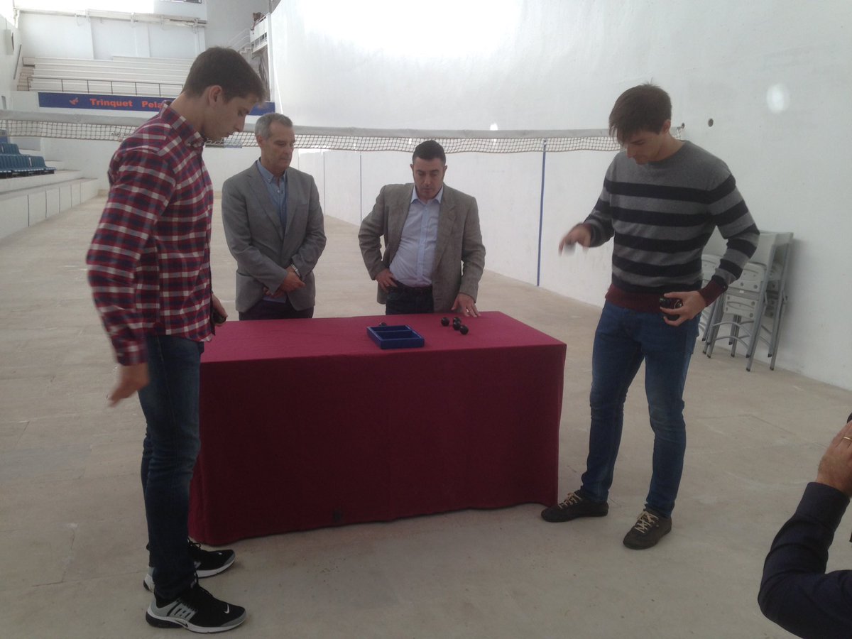 ElJocDelPoble's tweet photo. PRESENTACIÓ FINAL XXXI Individual EiC | Guanya el sorteig Puchol II, elegix a Oltra com a feridor. Soro eixira al dau. #pilotavalenciana https://t.co/YqEcJ8r1Y2
