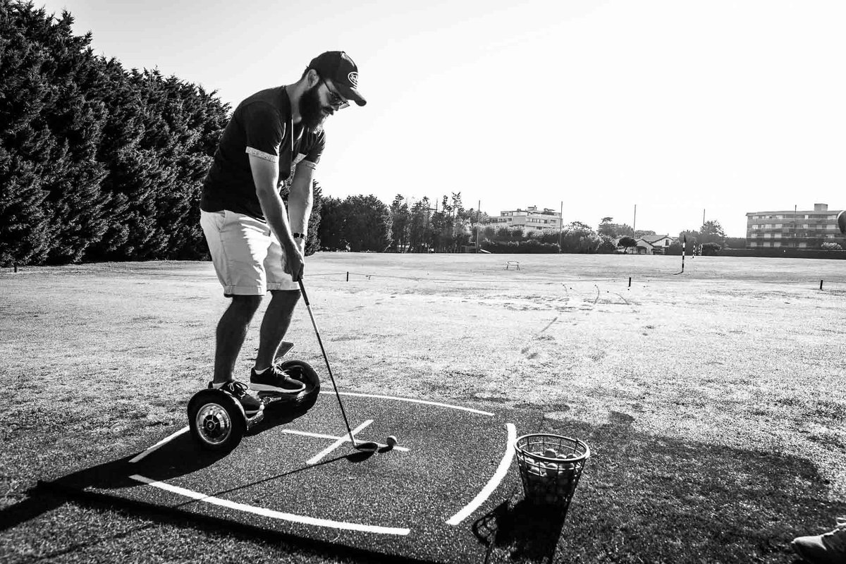 Newshoot_Off's tweet photo. Sur le green en hoverboard, plus besoin de caddy pour faire du golf ! :) #Newshoot #Spinboard #Hoverboard #Golf #madeinFrance https://t.co/CtD9FVlqBi
