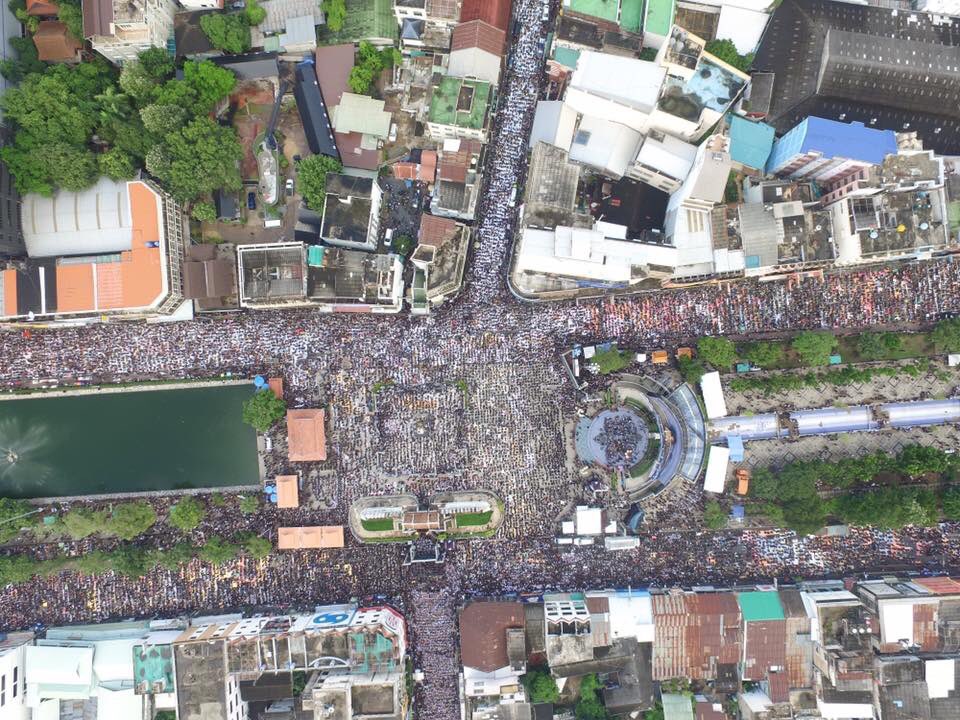 ikeang_kk's tweet photo. 💛🙏🏻 #kingbhumibol #Korat https://t.co/u9fyolbdCB