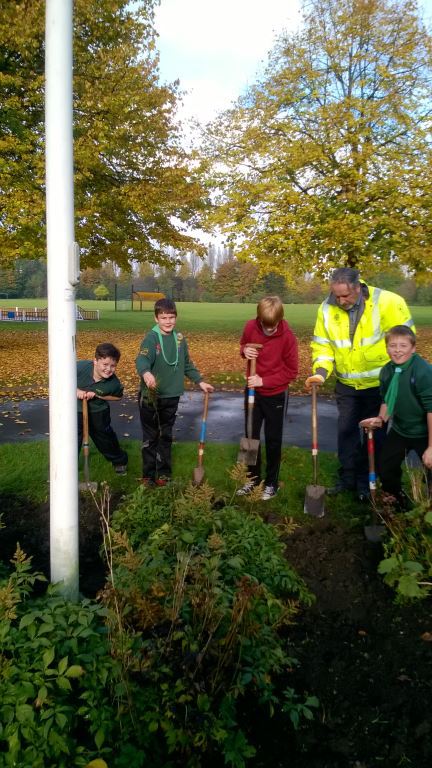 LostockP's tweet photo. Lostock Planting Day https://t.co/AHjVwnn7wa https://t.co/kNZn93DiTu