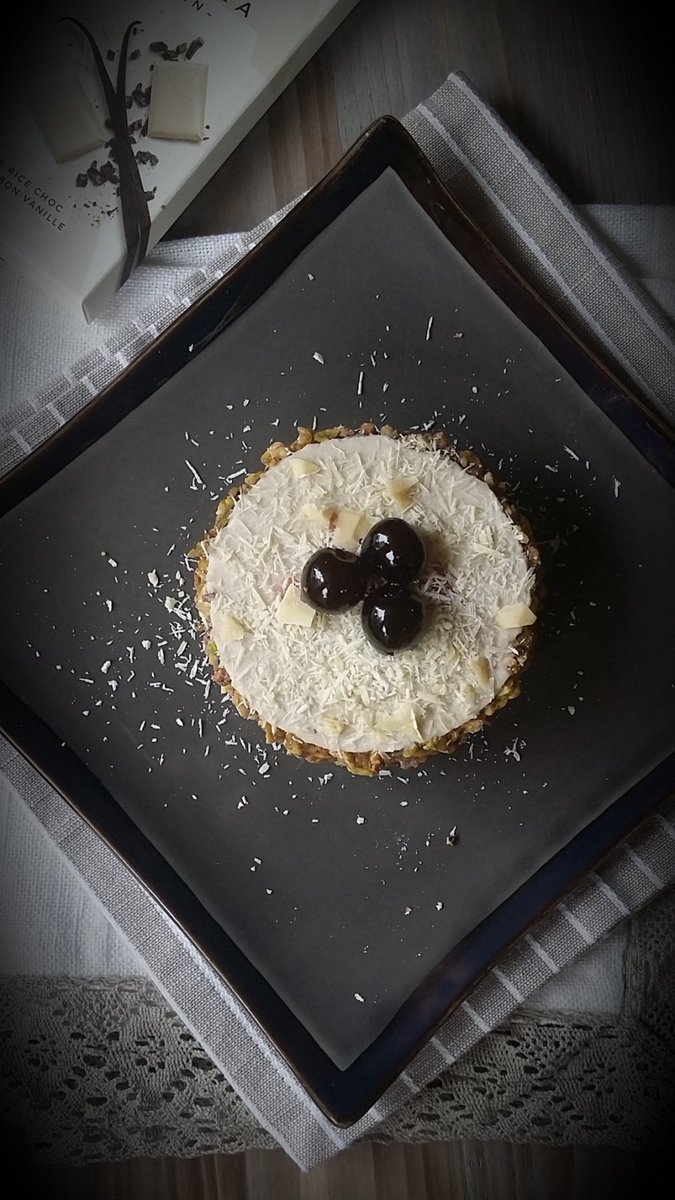 DolceverdeV's tweet photo. Bavarese al cioccolato bianco variegato alle amarene https://t.co/kSZ4Owv3XC https://t.co/NIXJAxbmyc