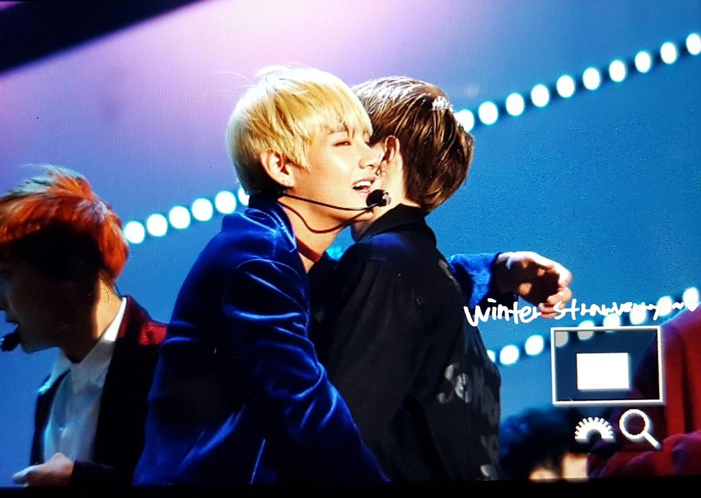 LN95spiritarmy's tweet image. น้องแทกับพี่มาร์ค งือออออ รักกันๆๆๆ มม.วงเมนอีกแล้ว โอ้ยยยยยย โว้ยยยยย ㅠㅠ #vmark 😭😭😭😭