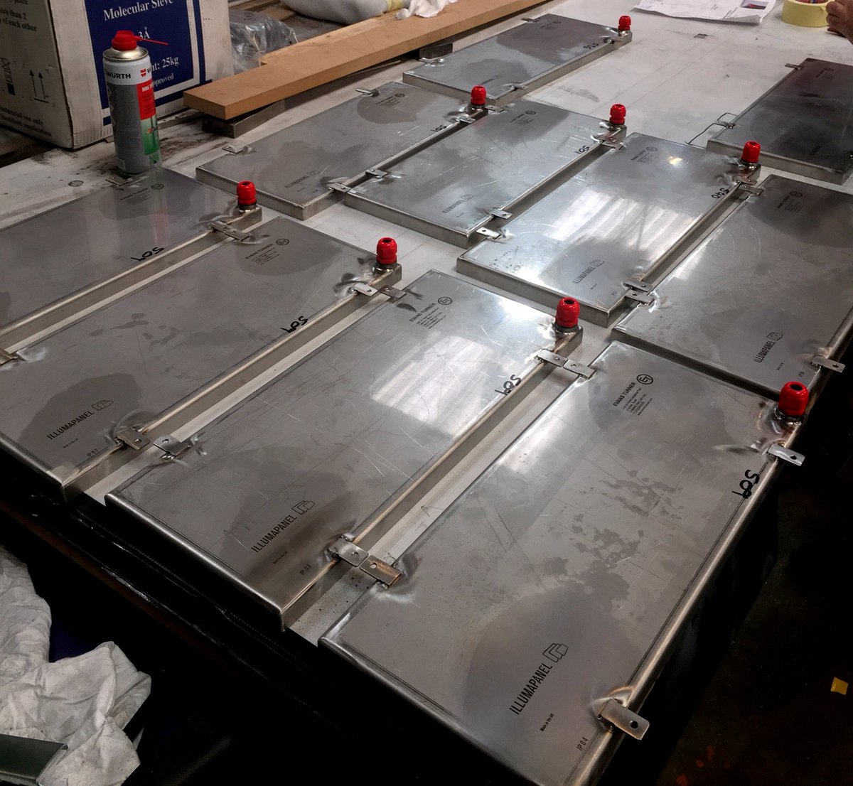 Evans_TurnerUK's tweet photo. ILLUMAPANELS® rolling out for Canning Town Station #illumapanel #TfL #lighting https://t.co/97NWLGwvGR