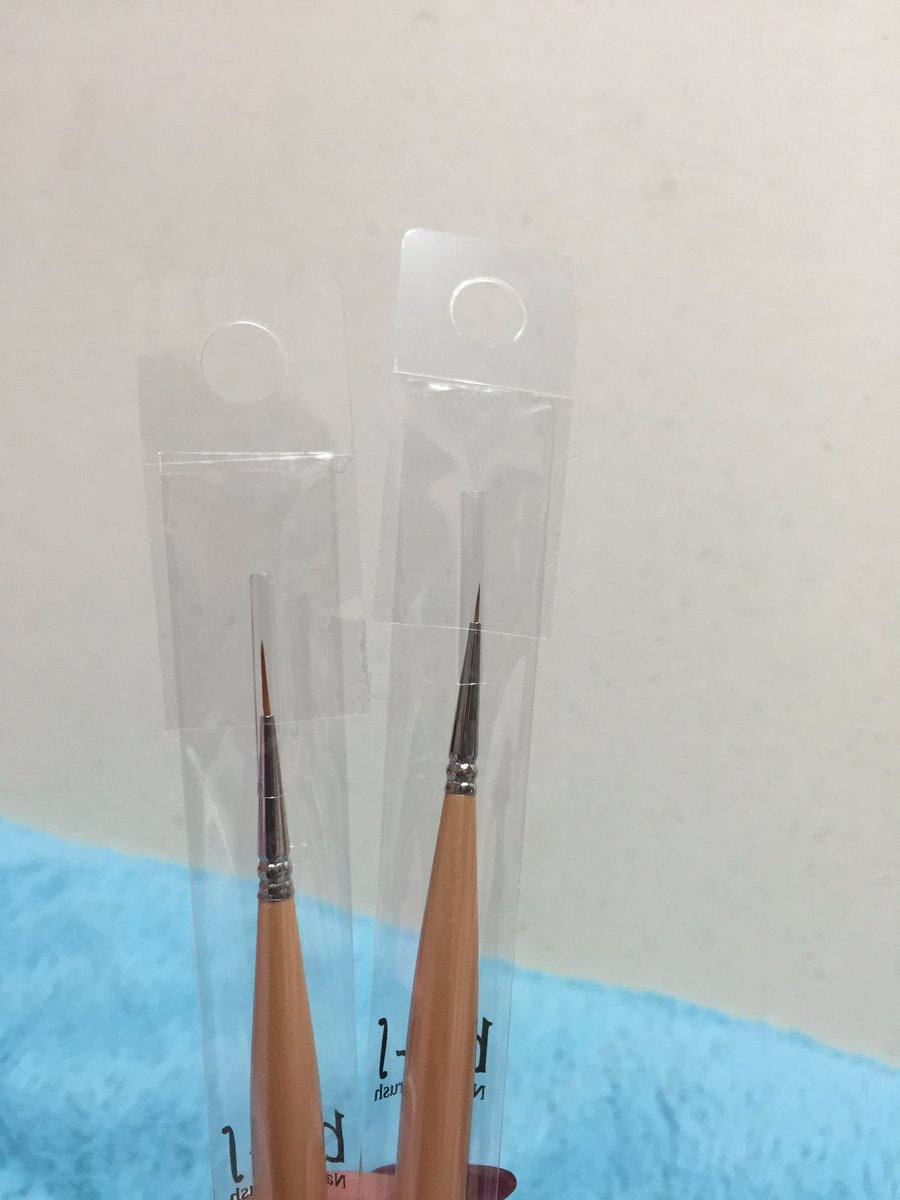 mitarooooo0609's tweet photo. これだけで1万6千円とか(´-ω-｀)
ネイル用品高いよおおおお
パーツとかもっと買いたいのにorz

でも念願のミラーネイル出来る😎🖖✨
細筆もゲットー！絵書けるー😋

マックカフェでも書いてくれたよ😝💕
おとんとおかんのだけにwwwwww
うちのは？？？← https://t.co/GKnPxLGpZN