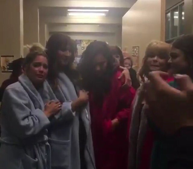 LoveNaley23's tweet image. How they are all holding each other &amp;amp; crying together as they wrap for the very last time! #PLLfamilyforever 😭❤️😭❤️😭❤️