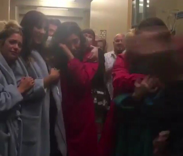 LoveNaley23's tweet image. How they are all holding each other &amp;amp; crying together as they wrap for the very last time! #PLLfamilyforever 😭❤️😭❤️😭❤️