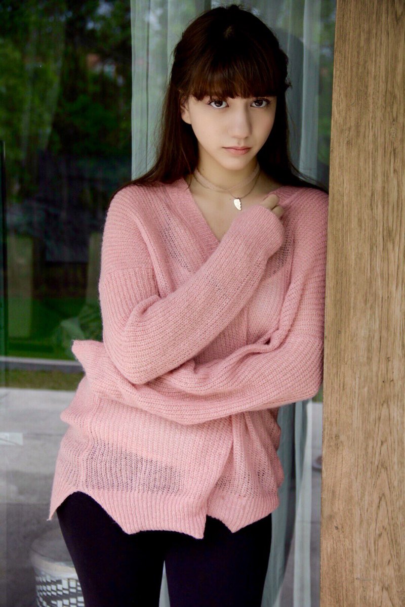 Happyyy 54 months guysss thx Udah sayang n setia n support Aku. Love u all ❤️❤️❤️makin kompak yaaaaaa😄😄 #CassieversLoveCassandraLee ❤️