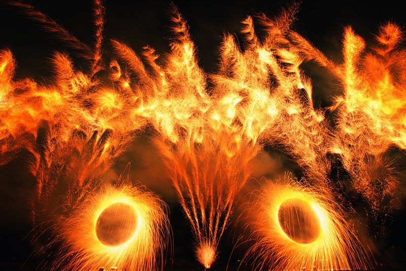 TheWorldFamous1's tweet photo. #Fireworking in Newham 
5th November 2004
https://t.co/vgIiRDnoSb https://t.co/iv9VJ6alj7