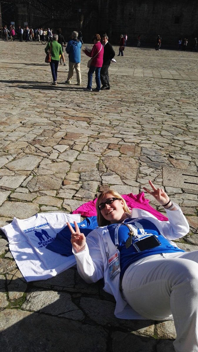 LeiSoutullo's tweet photo. #SEMERGEN2016 selfie con las camisetas de SEMERGEN https://t.co/9hZVjSbNKB