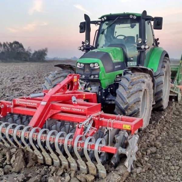 Trekkerweb's tweet photo. Ploegsnede voorbewerken met Kongskilde Front Terra C https://t.co/cd5PVlH5H5 https://t.co/KUjDttytGG