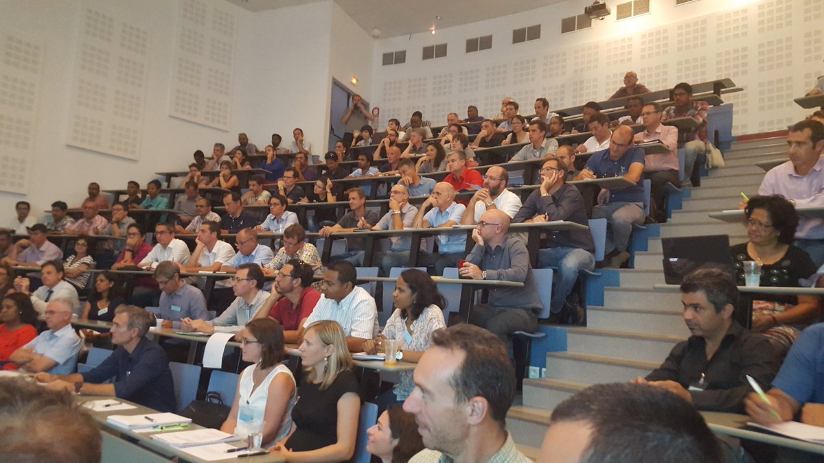 BolakyCeline's tweet photo. Un amphi plein... le #BIM à la reunion ça boum. Entreprises, Archi, BE, Moa, Enseignants.. https://t.co/IypTmXP5Uq