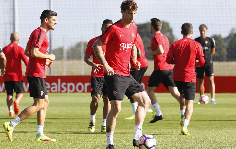 la_grulla5's tweet photo. Venga el que venga, a morder y a ganar 💪💪 https://t.co/3SEV3gTb0c #PuxaSporting 🔴⚪️🔴⚪️ https://t.co/LMFdx38OU8