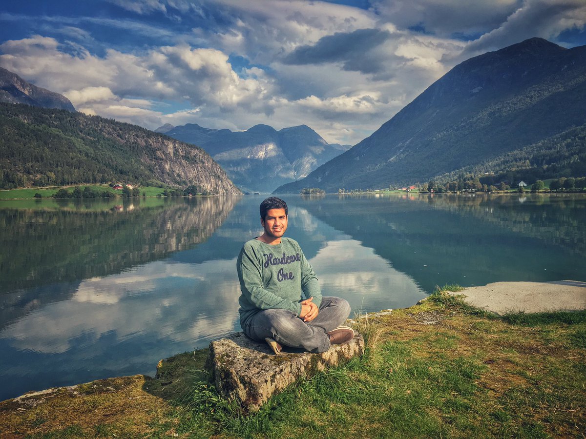 alhamdan1983's tweet photo. ولنا في جمال الكون عبرة ، يصوغها الرحمن لكل معتبر
.
من رحلتي إلى النرويج 🇳🇴 https://t.co/YgbVHAwgVp
