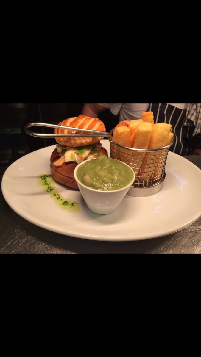 Fourallsinn's tweet photo. Smoked Salmon and Creamed Leeks in baked Brioche https://t.co/B8utDkUtns