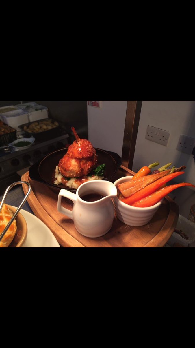 Fourallsinn's tweet photo. Drunken Duck Pie https://t.co/zoaDcCDiif