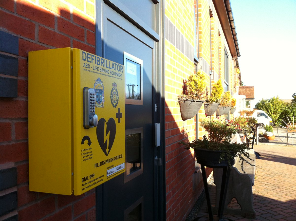 UoMfirstaid's tweet photo. @NWAmbulance @CardiacSmart The 2nd #findthedefib - outside the Pilling Pottery Cafe @NorthernKilns Lovely food and coffee there too! https://t.co/ZnwzFmOoQW