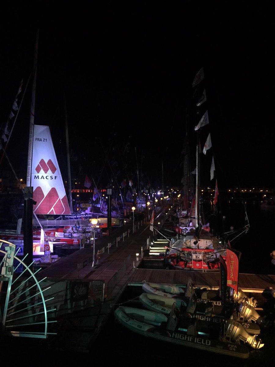 JuliePhilippe85's tweet photo. Excellente soirée au @TweetApero85 sur le village du @VendeeGlobe @VGCulinaire ! Que de souvenirs @emmanuelchopot ...😘 https://t.co/lvK1V8asCa