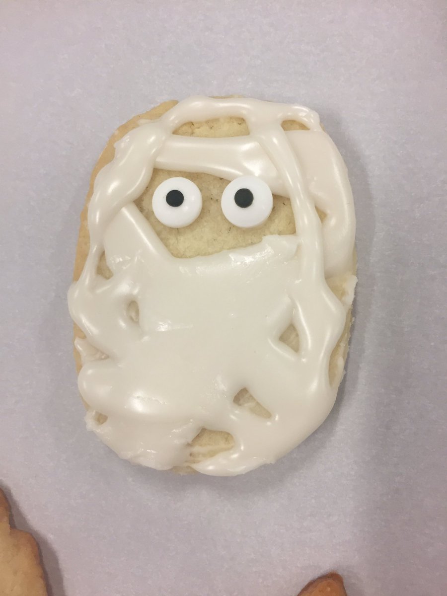 mrsmorganjhs's tweet photo. Halloween sugar cookies!! 3rd and 7th hour 🎃🎃🎃 https://t.co/Q2s5A4HDA2