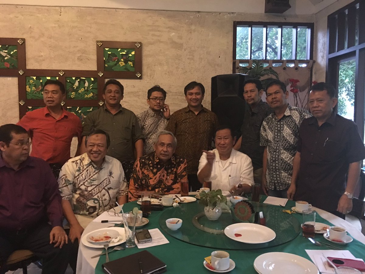 2. Berbagai isue budang pertanian yg dibahas, al menyangkut melorot nya hrg komuditas pertanian,, dan impor yg tk henti,