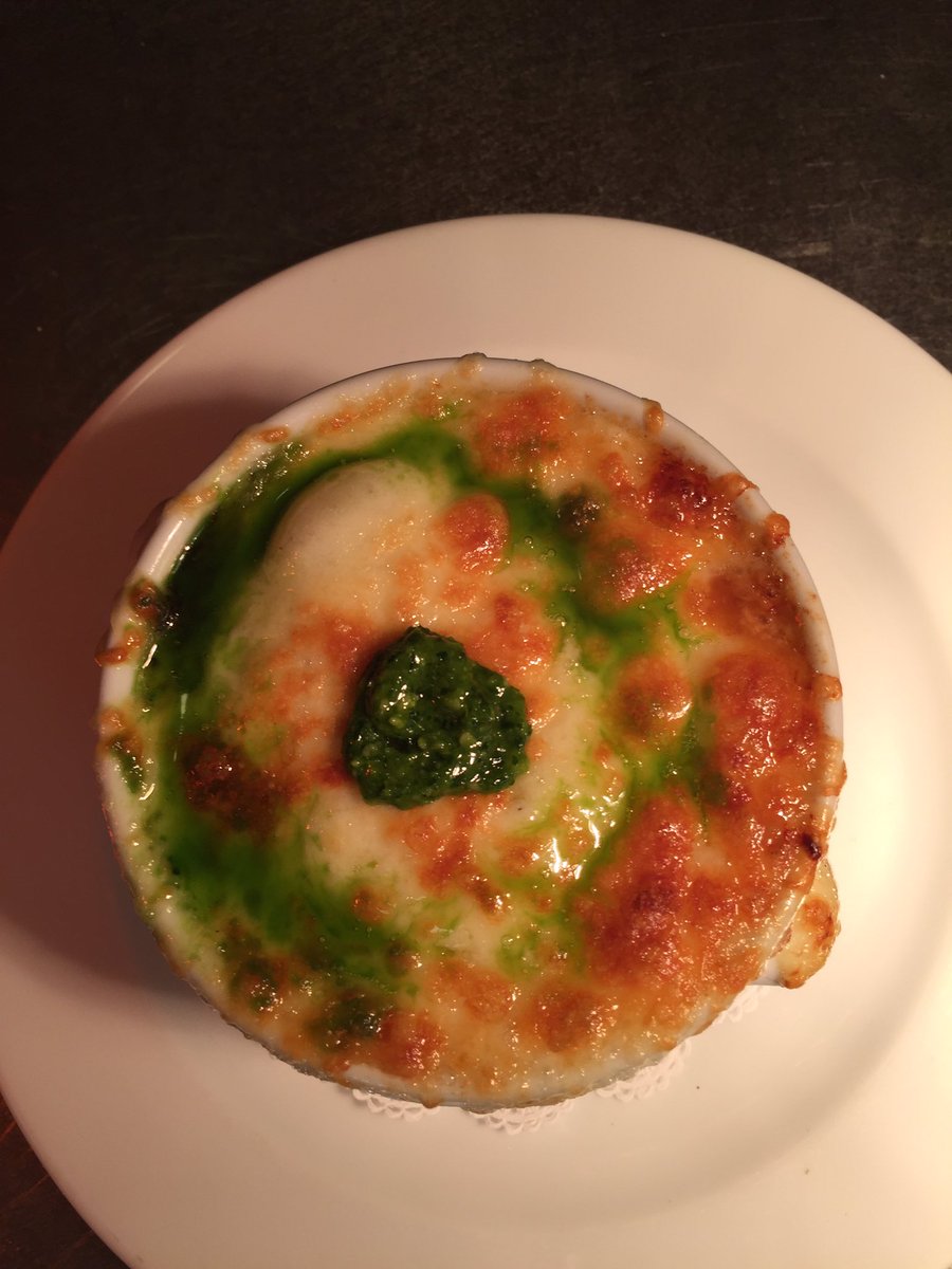 bflay's tweet image. It's a chilly day. Go to @BarAmericainNYC and tuck into some Vidalia Onion Soup ..