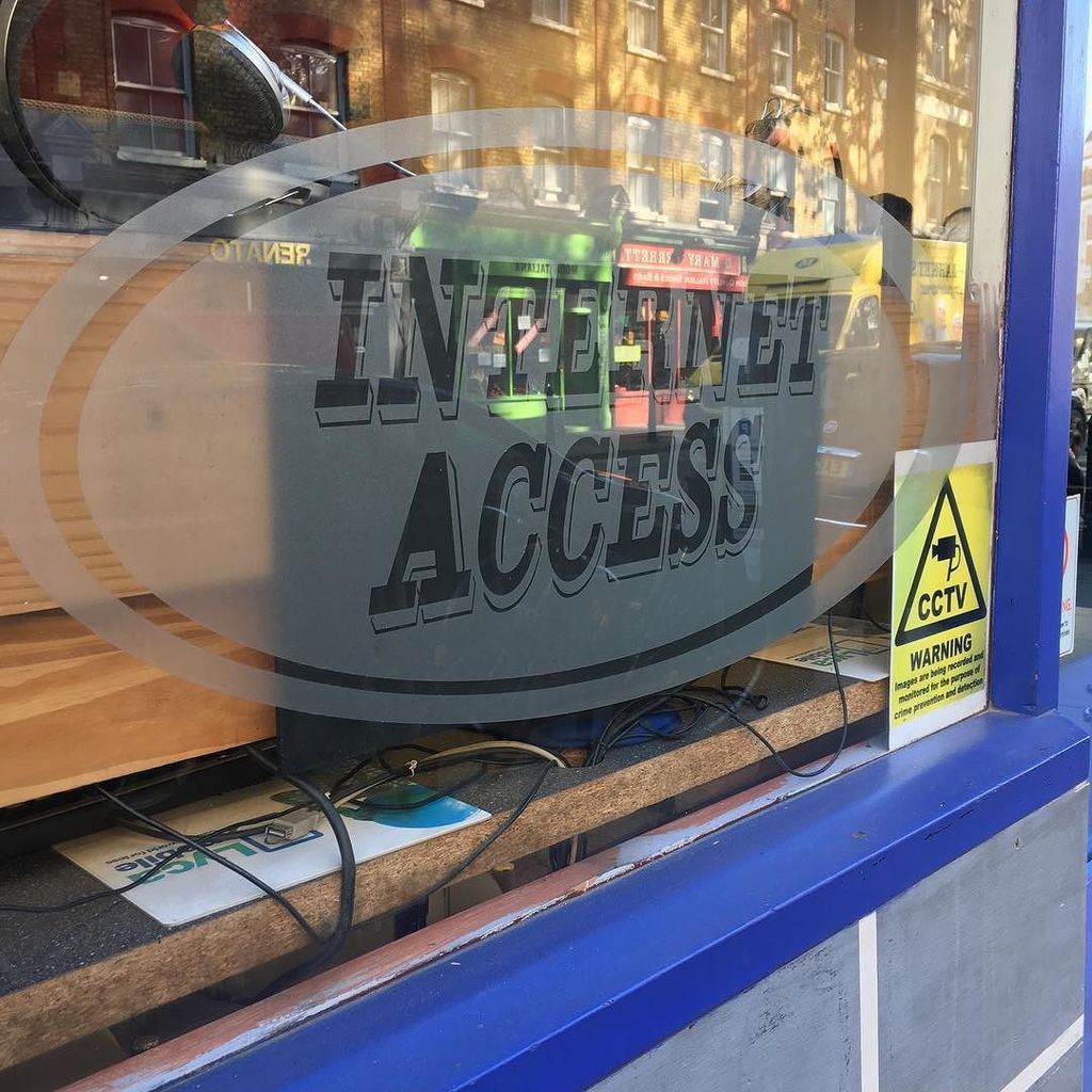 designersblock's tweet photo. In case anybody needs to get into the internet you can do it here#hoxton #hackneyrd #shoreditch #techcity https://t.co/AycMIg45mR