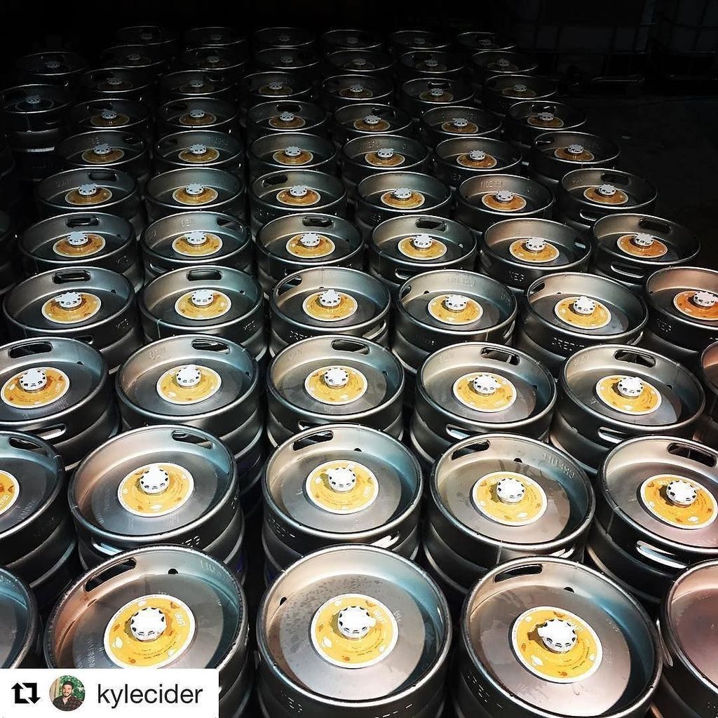 DrinkingCiders's tweet photo. #Repost @kylecider
γ»γ»γ»
Wild yeast fermented cider for the masses. #farmflor #cantsleepmust⦠https://t.co/iKZvRdOFy9 https://t.co/LDAWd0xOOR