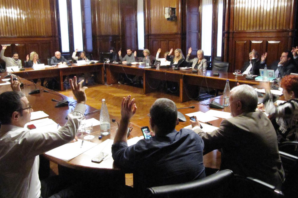 La Comissió de Territori del Parlament aprova una resolució a favor del soterrament soterramentara.wordpress.com/2016/10/26/la-…