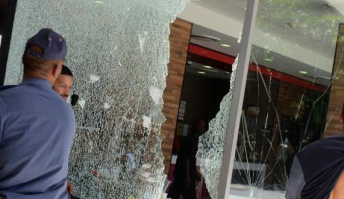 IOL's tweet photo. 6 arrested for #FeesMarch CBD chaos https://t.co/Eal9OHUVpF | Independent Online https://t.co/ACxOUveUDD
