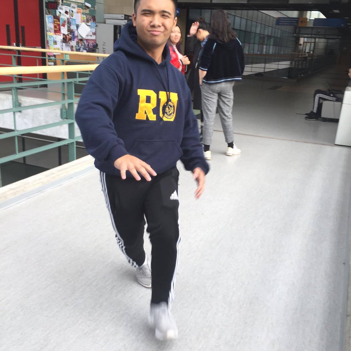 larryhogarth's tweet photo. my friends won't let me take pix :'( #smrta902 https://t.co/Yt5EAKb4lK