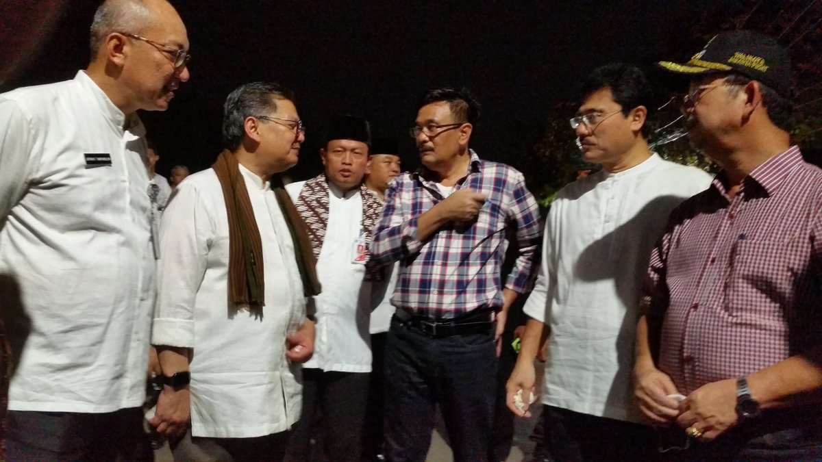 JupanROYTER's tweet photo. Menghadiri giat pembasmian tikus di Kecamatan Kemayoran, Jakpus. Bersama Bapak Wakil Gubernur DKI Jakarta Djarot Saiful Hidayat. https://t.co/S9NTxKEXEF