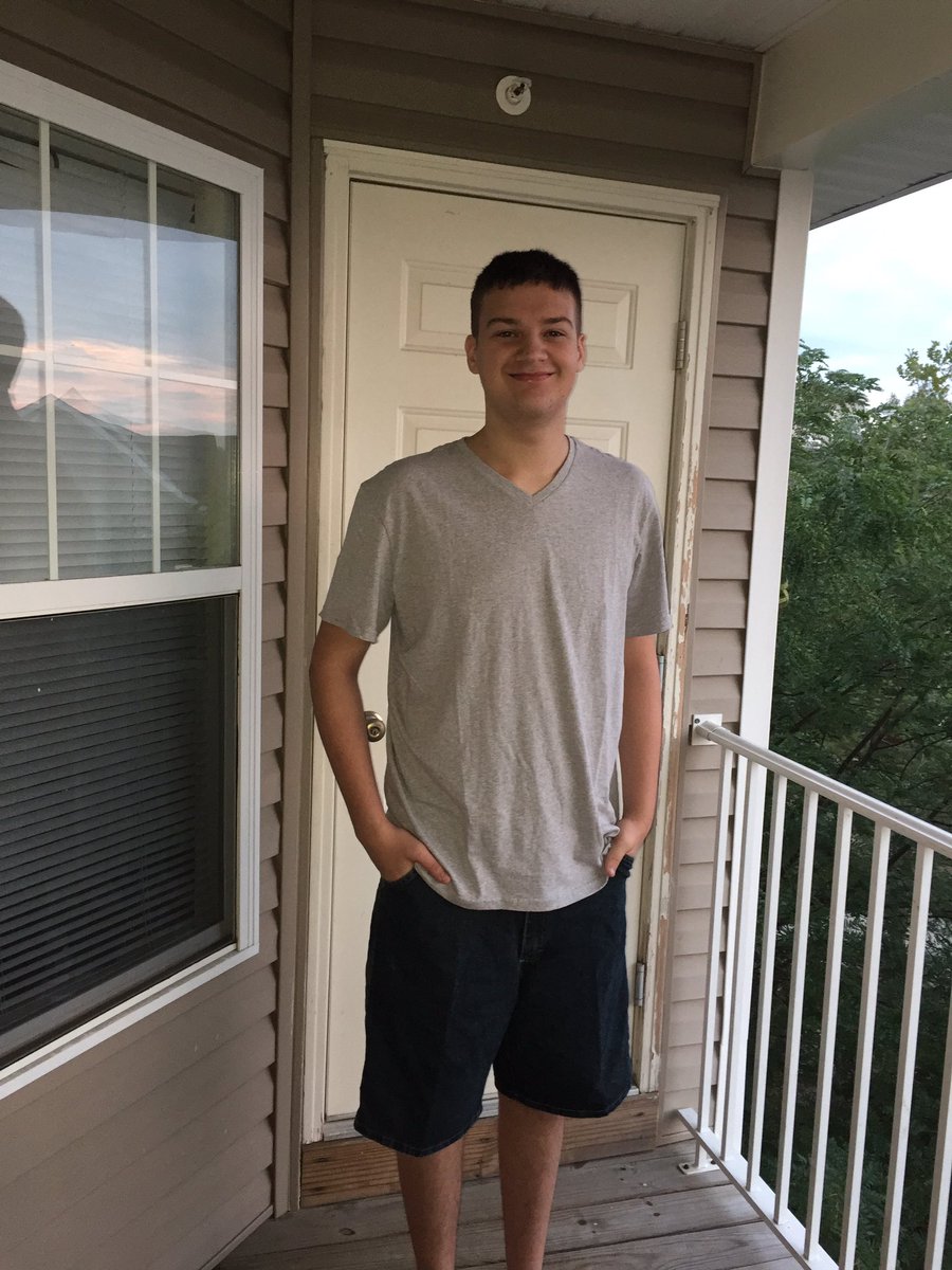 melissa314's tweet image. Happy 16th Birthday Jonathan!! I love you to the moon and back!! #middlechild #anotherdriver 🎂