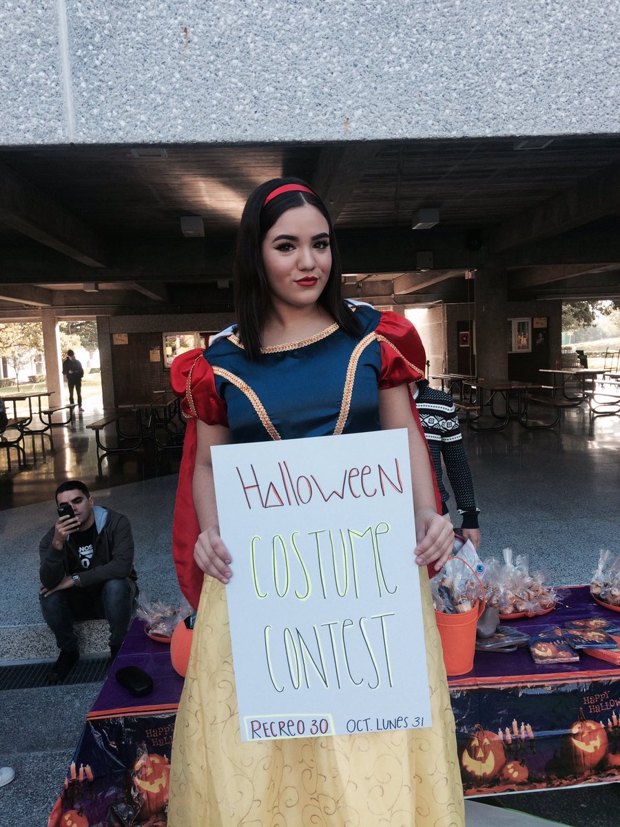 alanaguz's tweet photo. Ayer fui Blanca Nieves en la Udem, hoy es un misterio! 😂😂😂 Halloween Costume Contest el Lun 31 gente ❤️ https://t.co/z6Ju6KrqxS