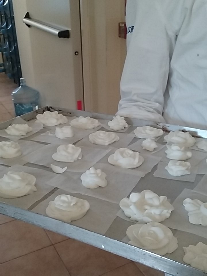 LiviaFagetti's tweet photo. Scuola di pasticceria @Alma_School https://t.co/9hJ2587s4R