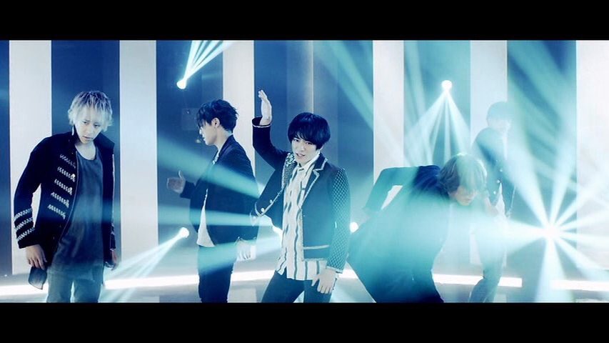 新曲Fantastic TimeのPV がとてもかっこいいですダンスがものすごくぴったりで感銘をうけましたそして皆大好きやまちねが登場しますしさらに知念くんのソロパートでラップが聞けますこれは美味しくてたまらない