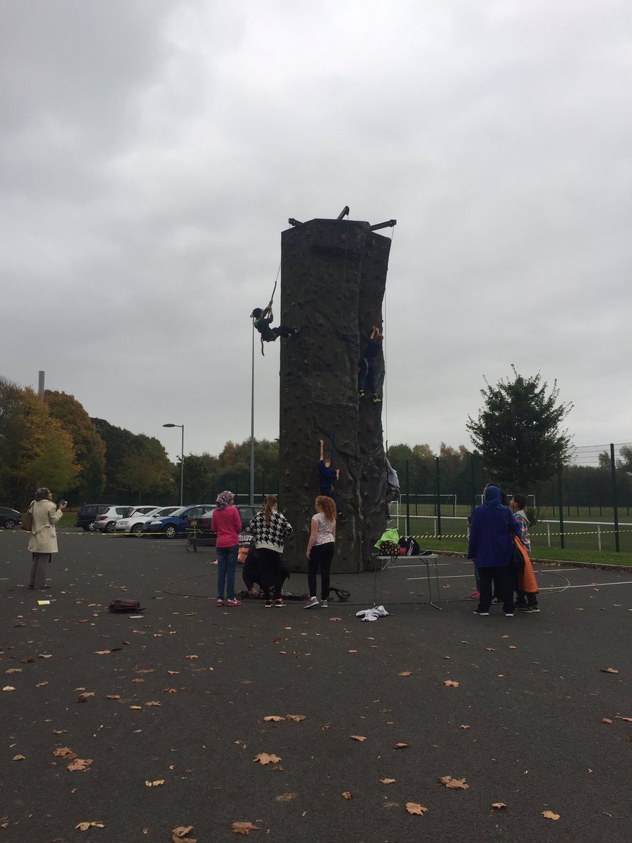 ActiveLivingWst's tweet image. @MountainMonkeys everybody loving the wall and archery 🎯🎯🎯🎯