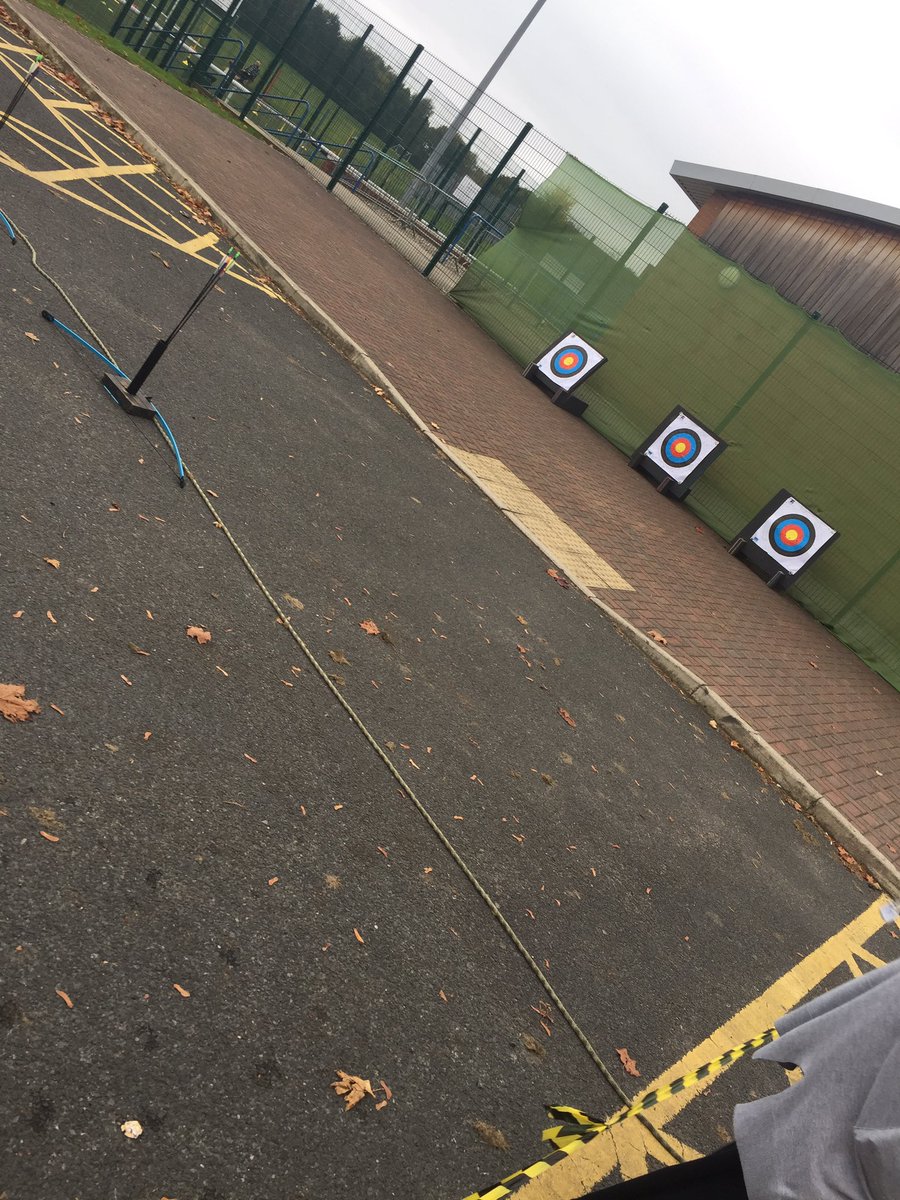 ActiveLivingWst's tweet image. @MountainMonkeys everybody loving the wall and archery 🎯🎯🎯🎯