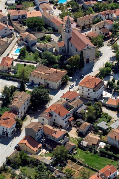 #Tar – #Vabriga is situated 112 meters above sea level and offers a spectacular view towards #Novigrad - #Cittanova and #Poreč.