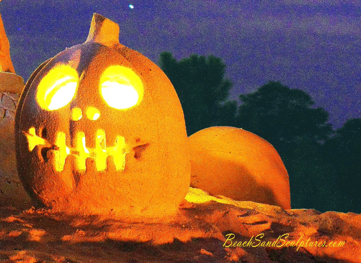 SandCastleFun's tweet photo. May your #halloween be sandcerely #spooky #NationalPumpkinDay #SandCastleCoast #SandCastleFun #art #sand https://t.co/bLInBlpYPm