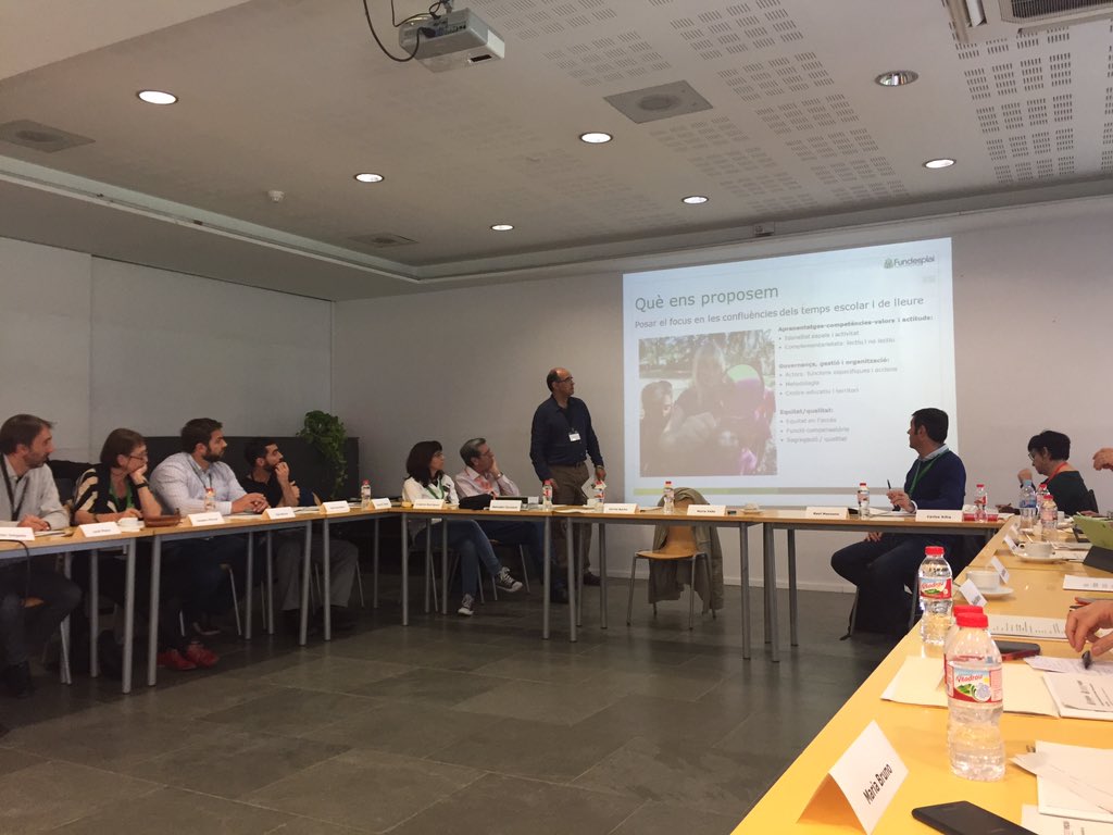 XinoXanoEsplai's tweet photo. Participant de la jornada de "confluències educatives per educar ciutadans" a @fundesplai Defensem el lleure Educatiu a l'entorn escolar https://t.co/PnpfkCDKrw