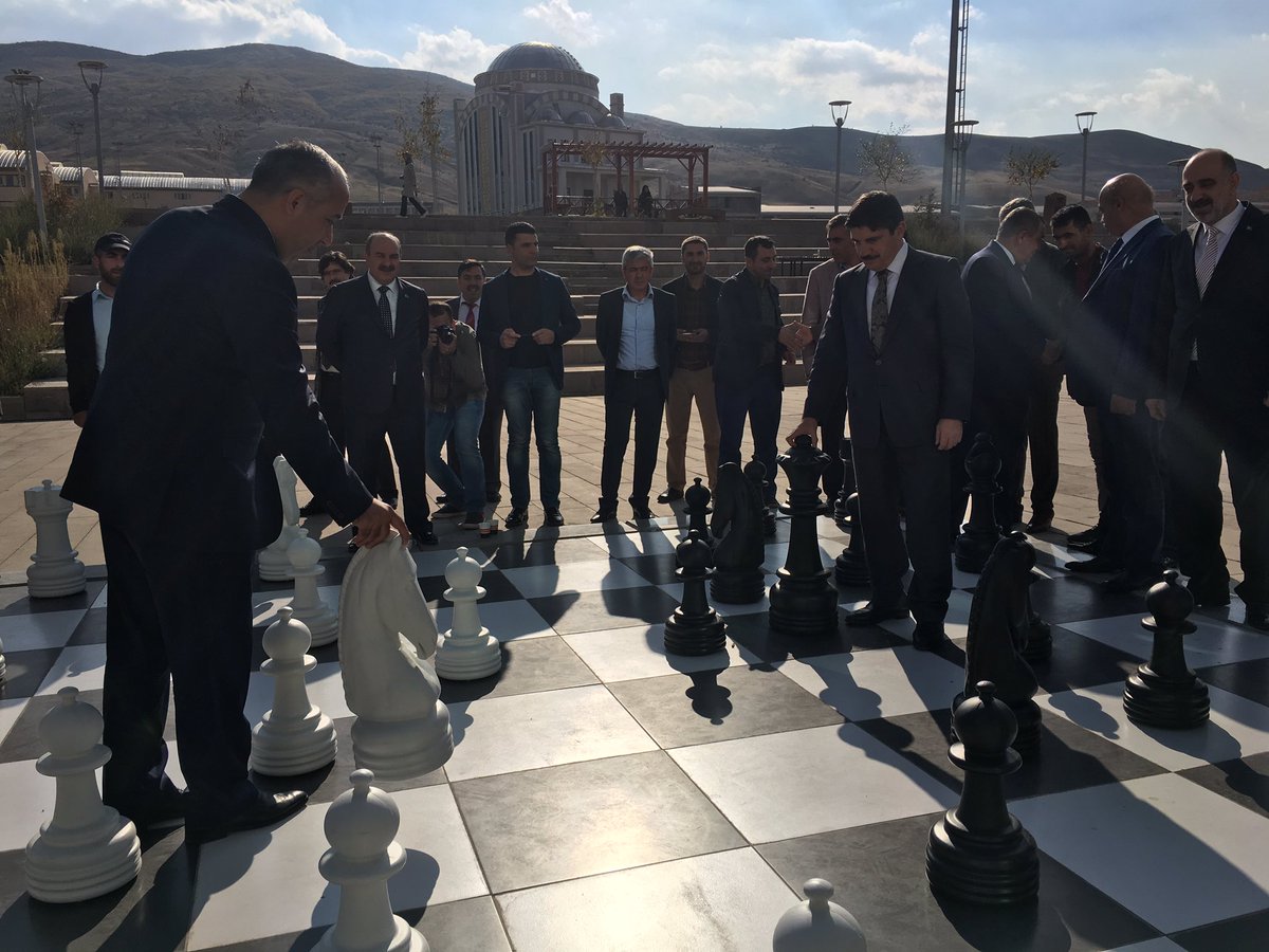 Ak Parti Genel Başkan Yardımıcımız Sn.Yasin Aktay ve Milletvekilimiz Sn.Mehmet Emin Şimşek ile birlikte Rektörlüğü ziyaret ettik.