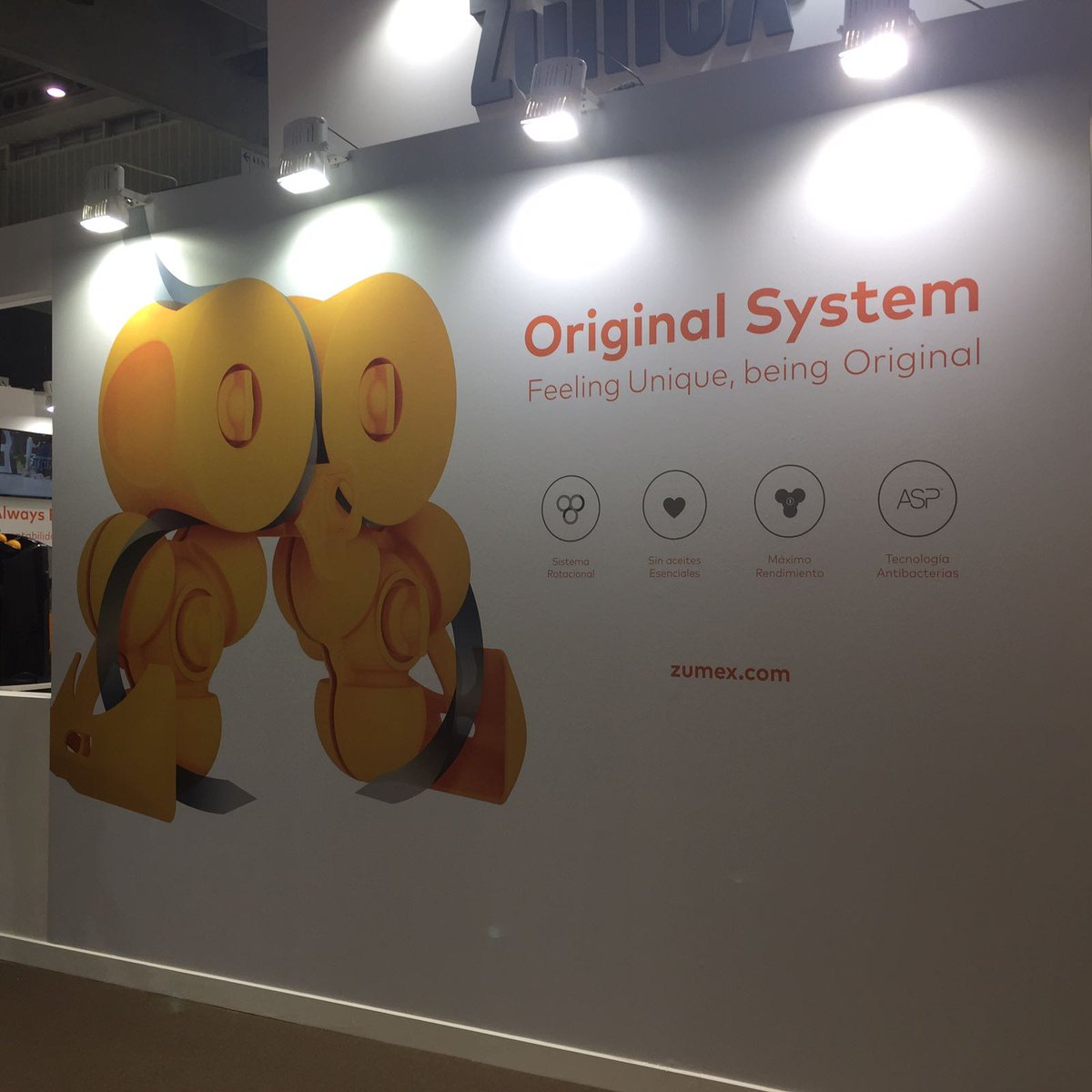 zumexgroup's tweet photo. ¡Han sido 4 días increíbles en #Hostelco16! Sólo podemos daros las GRACIAS #ThisisBusiness #OriginalSystem #ThisisJuice #Zumex @Hostelcobcn https://t.co/CAegMksmq9