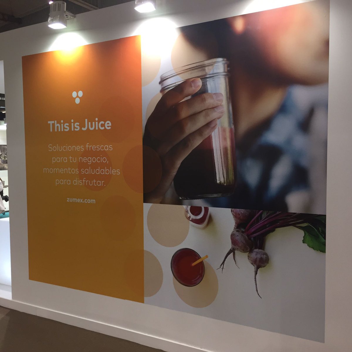 zumexgroup's tweet photo. ¡Han sido 4 días increíbles en #Hostelco16! Sólo podemos daros las GRACIAS #ThisisBusiness #OriginalSystem #ThisisJuice #Zumex @Hostelcobcn https://t.co/CAegMksmq9