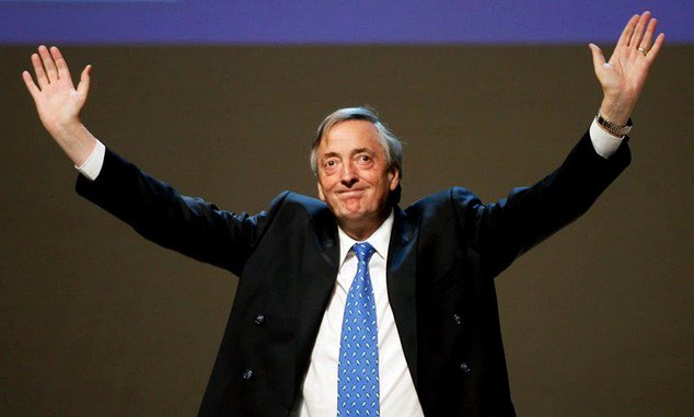 Quitancin's tweet photo. Con #UnaFotoDeNestor de cada uno mostramos que Él esta en todos. #NestorViveEnElPueblo #NestorKirchner  @VecindadNacyPop https://t.co/wzrTF70Fie