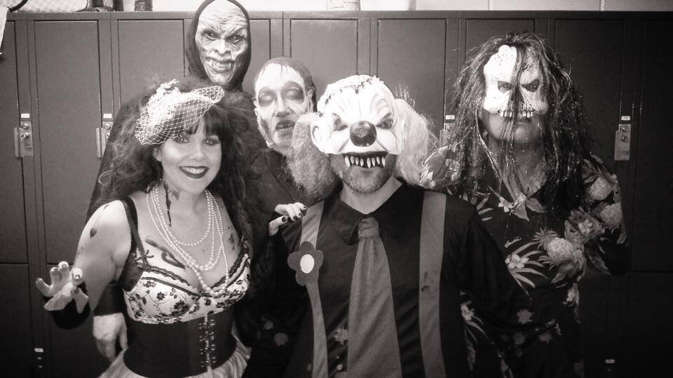 KellySensations's tweet photo. What a brilliant #Halloween #gig this was! #ThrowbackThursday https://t.co/unmekuqMWI