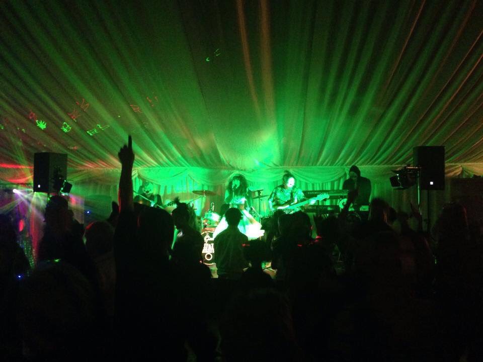 KellySensations's tweet photo. What a brilliant #Halloween #gig this was! #ThrowbackThursday https://t.co/unmekuqMWI