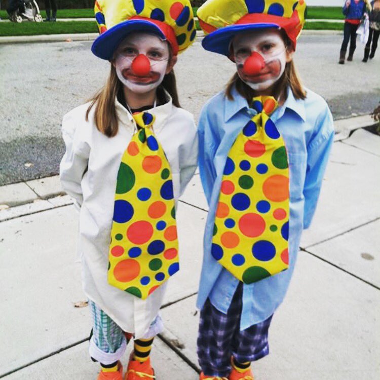 coxyfam's tweet image. This pic came up in my Timehop today! These two make me smile! 5 years ago!#happyhalloween🎃👻 #friendshipforlife @kkatiecox @lyschristian