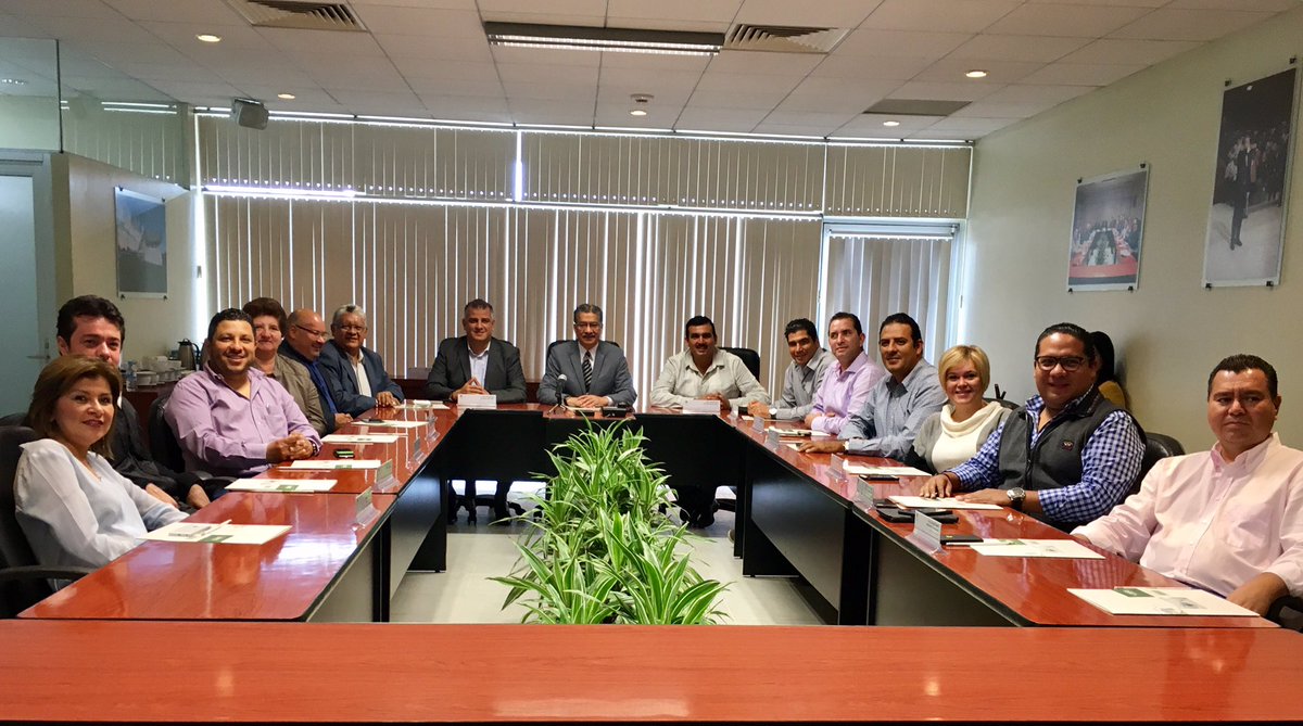 ORFIS_VER's tweet photo. La Comisión de Vigilancia se reunió con el Auditor del Estado para elaborar el dictamen del Informe de Resultados de la #CP2015 https://t.co/biJsf35hpE