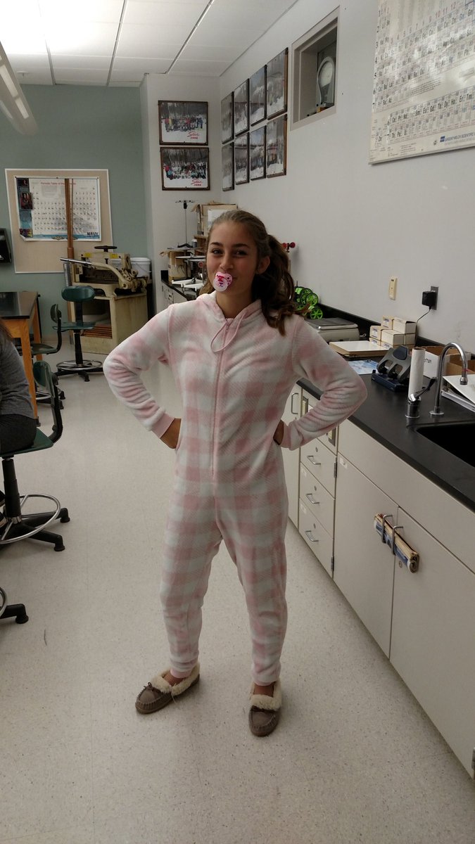 smillyscience's tweet photo. TBT does NOT mean back to the womb, Molly. Day 4... https://t.co/zGAIW6dqiM